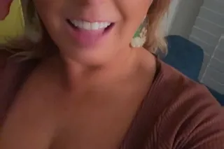 MILF ready to get freaky this Friday - Image 3