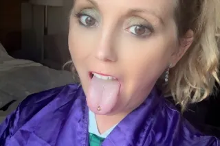 MILF ready to get freaky this Friday - Image 8